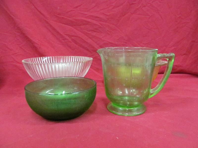 lot 39 image: Vintage Glassware