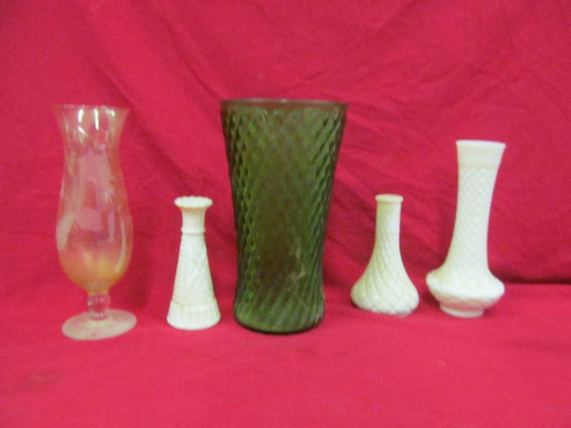 lot 40 image: Flower Vases
