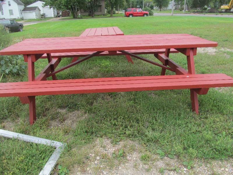 lot 60 image: Picnic Table