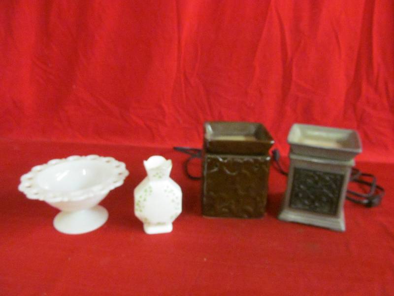 lot 71 image: Candle WarmersMilk Glass
