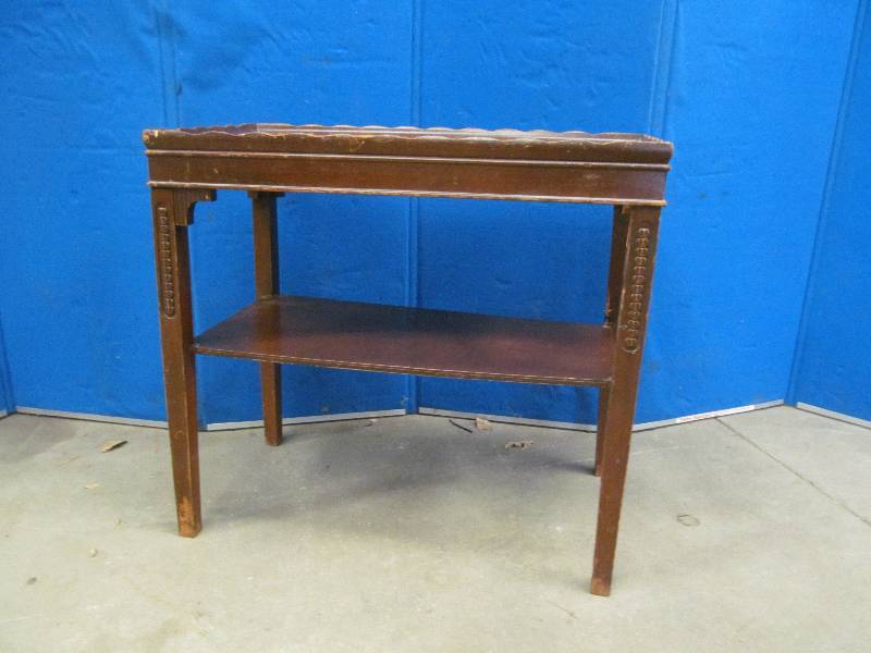 lot 258 image: Vintage Table