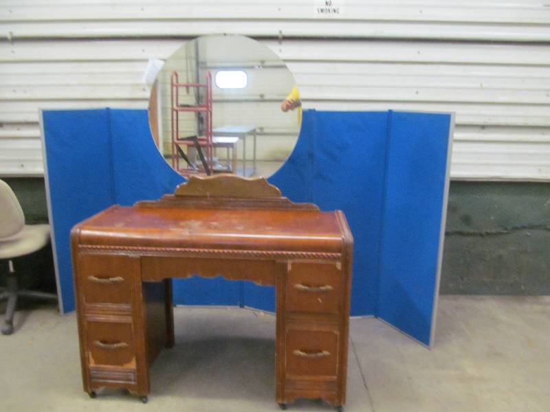 lot 266 image: Vintage Dresser