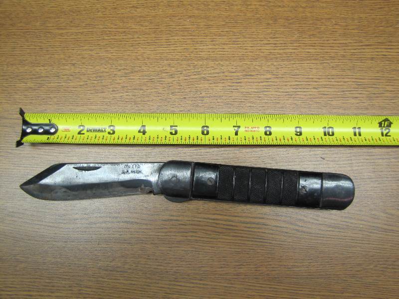 2 Army Flashlights & Large folding knife