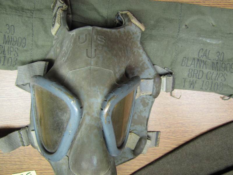 Gas Mask - Ammo Belt - 2 Winter Hats