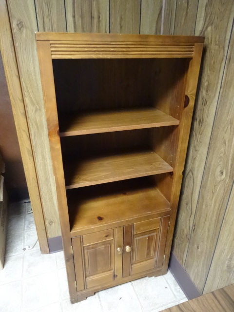 lot 15 image: Cabinet