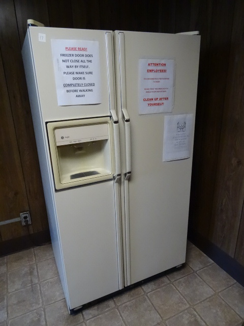 lot 17 image: Fridge
