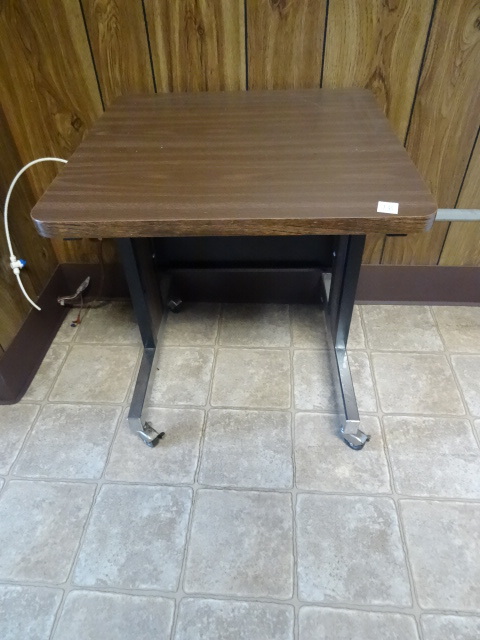 lot 18 image: Table