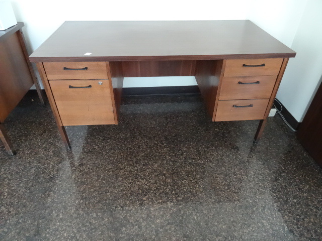 lot 30 image: Desk