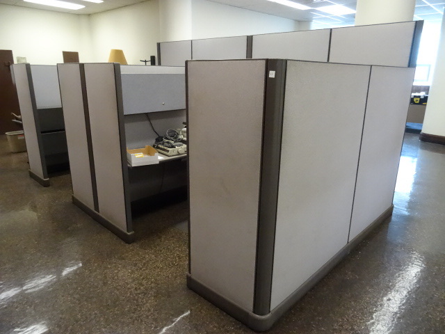 lot 46 image: Cubicle System