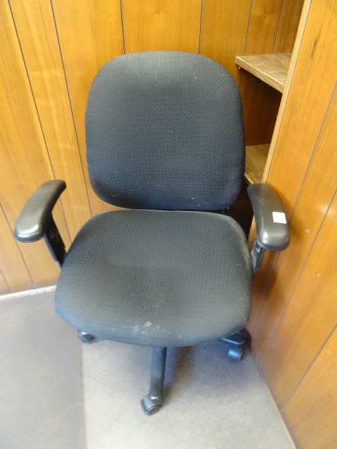 lot 67 image: Chair