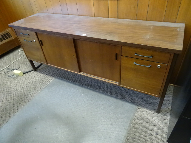 lot 75 image: Credenza