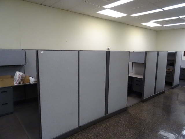 lot 79 image: Office Cubicles
