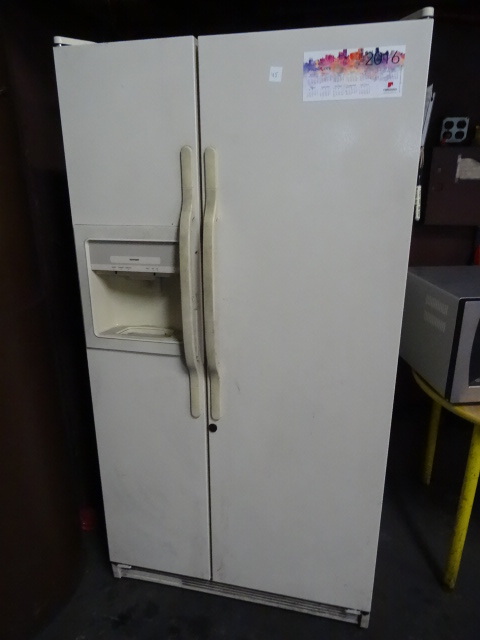 lot 115 image: Refrigerator