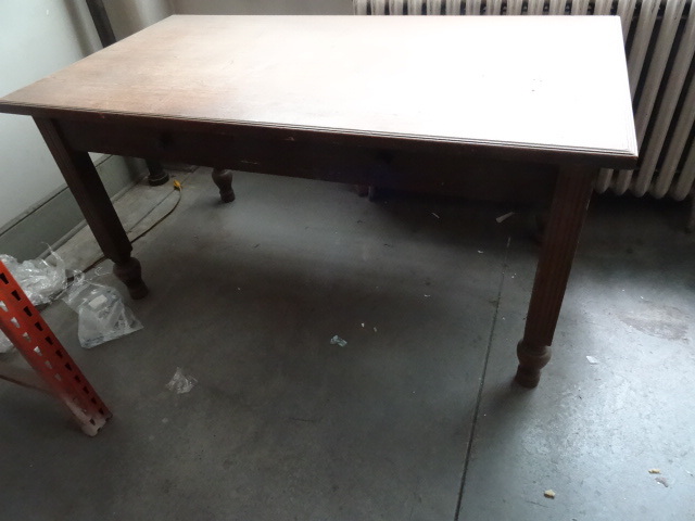 lot 120 image: TableDesk