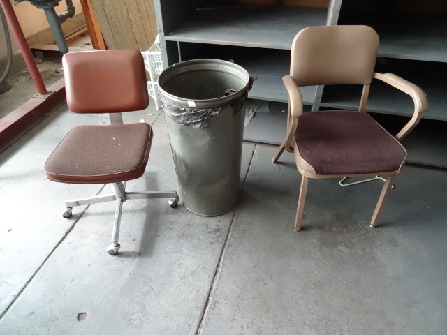 lot 121 image: Chairs & Garbage