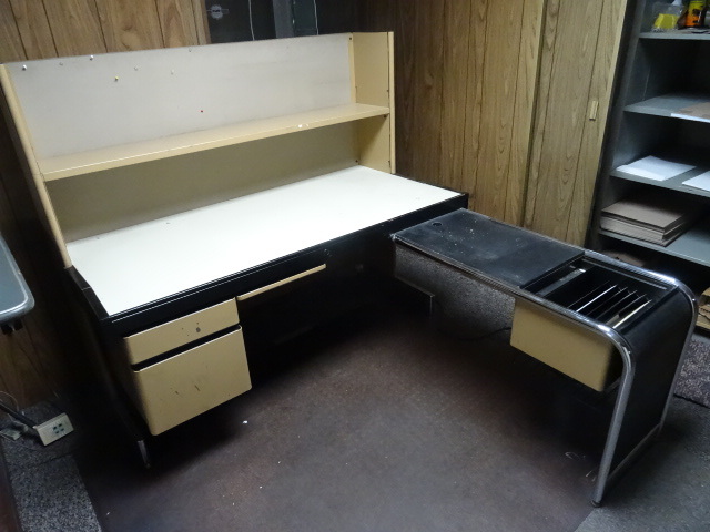 lot 149 image: Desk