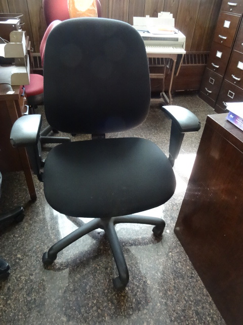 lot 173 image: Chair