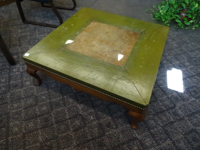 lot 181 image: Vintage coffee table.