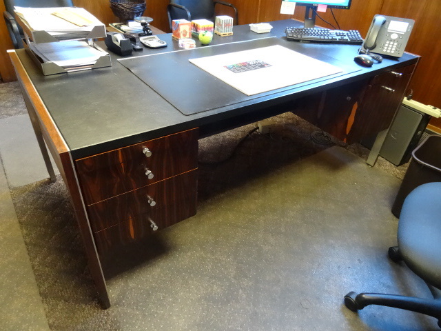 lot 179 image: Office desk.