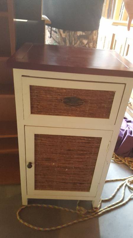 lot 4 image: Small wooden wicker stand