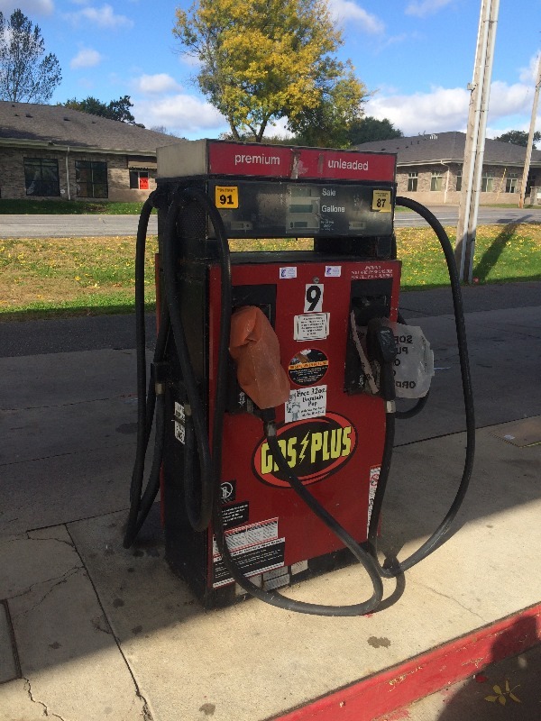 lot 7 image: Wayne Gas Pump #9 & 10  Only one side works   2 products