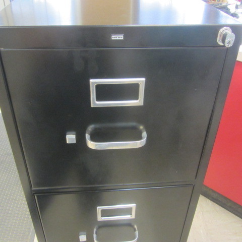 lot 37 image: Hon 4-Drawer File Cabinet