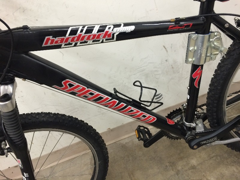 lot 1 image: Bicycle - Specialized Hardrock Competition  19