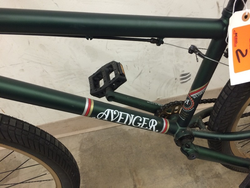 lot 2 image: Bicycle - Weather People Bike Co.  Avenger