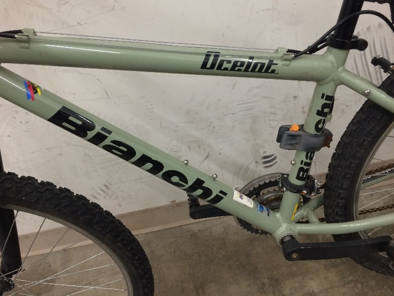 lot 3 image: Bicycle - Biachi  Ocelot  Zero Flex  Aluminum   very light