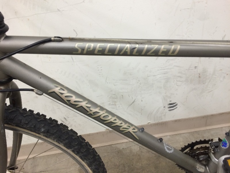 lot 10 image: Bicycle - Specialized Hardrock  17