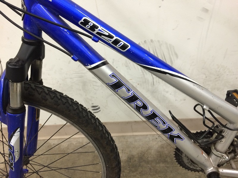 lot 19 image: Bicycle - Trek 820