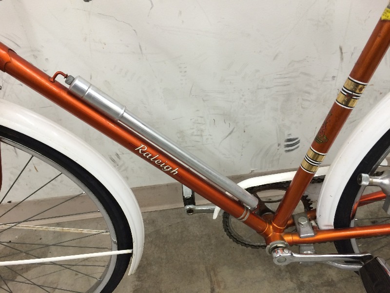 lot 50 image: Bicycle - Raleigh