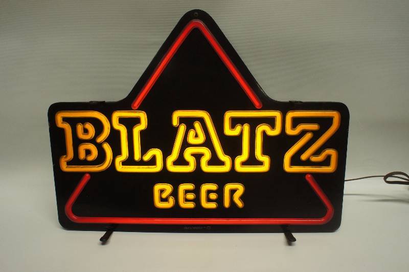 lot 29 image: Blatz beer neo-neon vintage lighted sign
