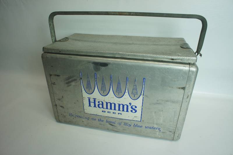lot 61 image: Hamms beer crown logo 1960s cooler