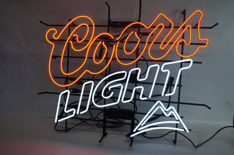 lot 113 image: Large Coors Light Neon Sign 38x32