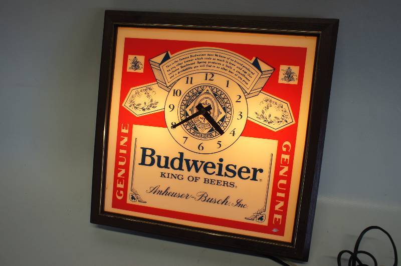 lot 133 image: Budweiser Clock, works great 13.5x13.5