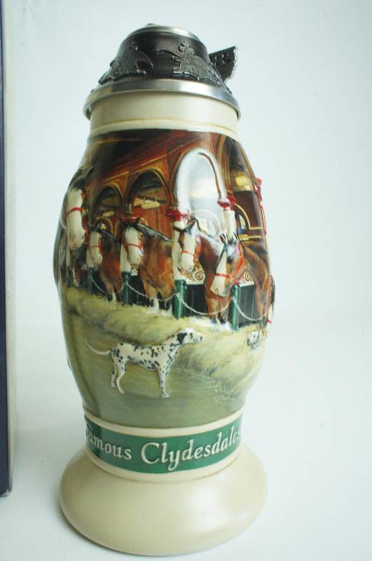 lot 174 image: Anheuser-Busch Clydesdale 2005 Membership Stein The Hitch at Home