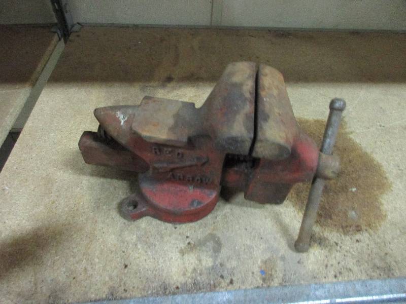 Bench vise