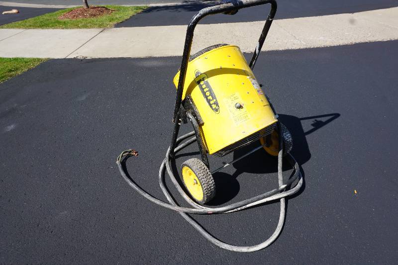 Fostoria Heat Wave 15 Portable Electric Heater | Chevrolet Trail Blazer LT,  White Steamer, Heater, ESPN Arcade | K-BID