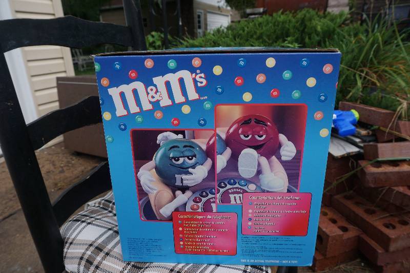 lot 6 image: PF Products Officially Licensed M&Ms Collectors Desk Top Telephone