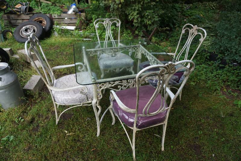 lot 4 image: Heavy Duty Wrought Iron 5 PC Patio Set