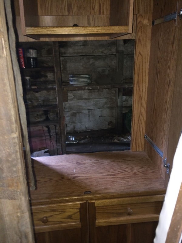 TV Hutch   Holds up to 36 TV