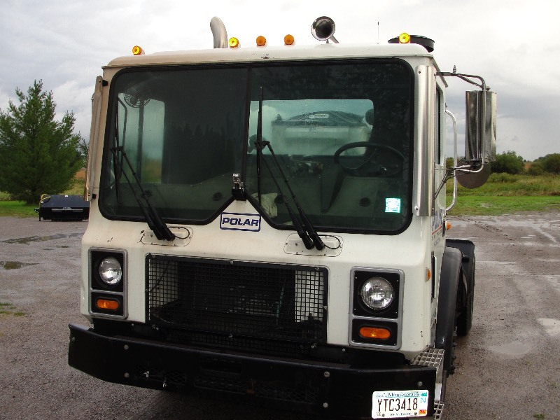 lot 3 image: 1993 Mack Semi tractor single axel Cabover