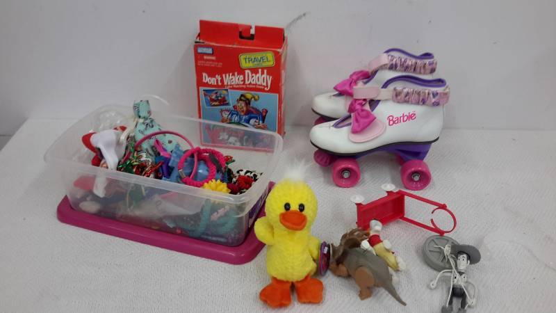 Barbie roller skates