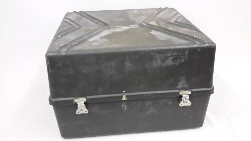 Latching storage case