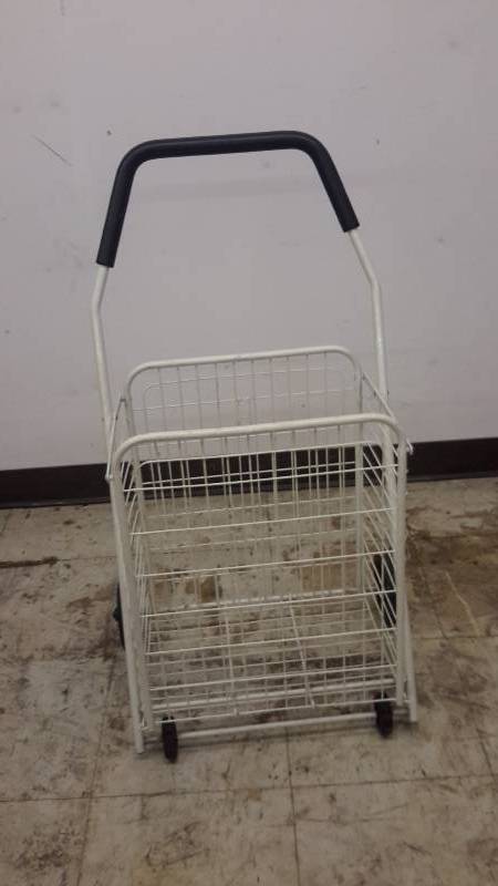 Collapsible basket
