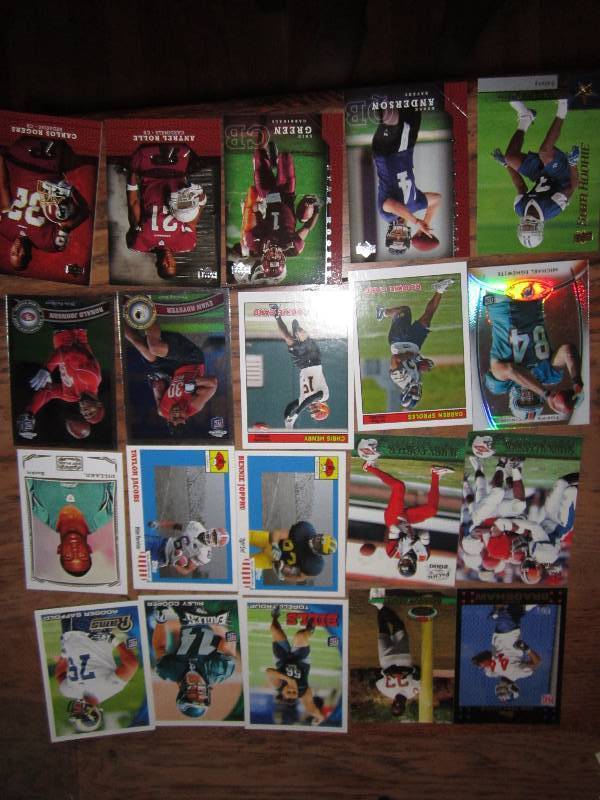 lot 45 image: 20 football rookie cards...