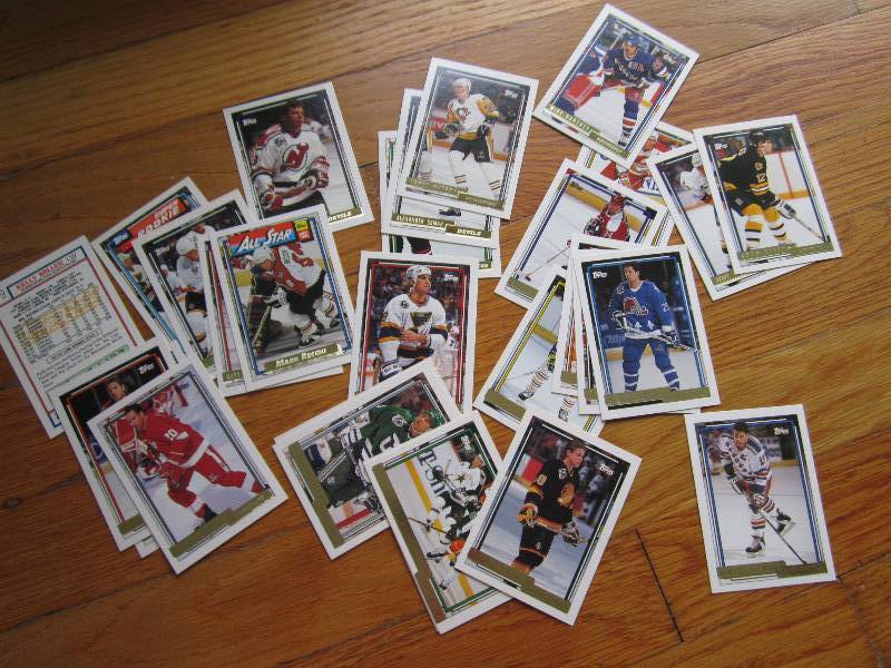 lot 65 image: Topps gold hockey cards...
