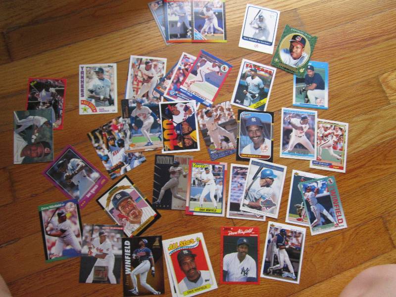 lot 77 image: 40 Dave Winfield cards...