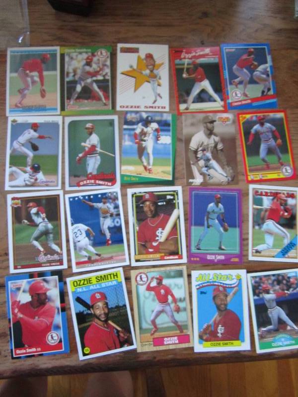 lot 19 image: 20 Ozzie Smith cards...
